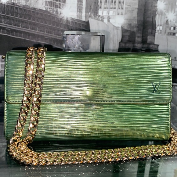 Authentic Rare Louis Vuitton Epi Leather Sarah Wallet - Picture 4 of 16